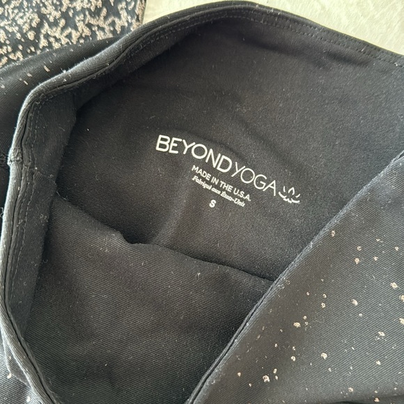 Beyond Yoga Black Alloy Ombre High Waisted Leggings - Picture 3 of 6